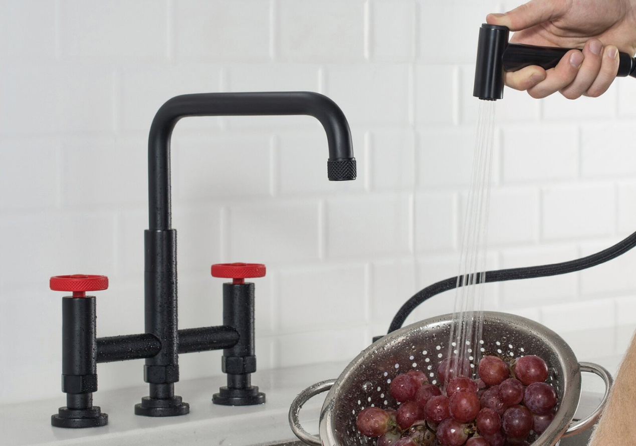 Side Sprayer Bridge Faucet Side Sprayer Bridge Faucet