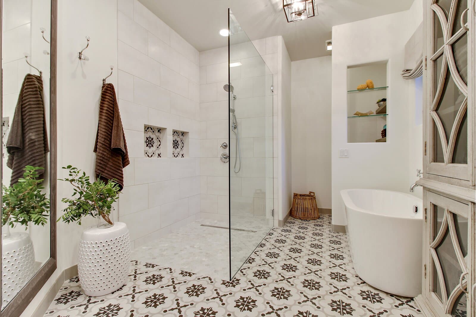 white bathtub (7) white bathtub (7)