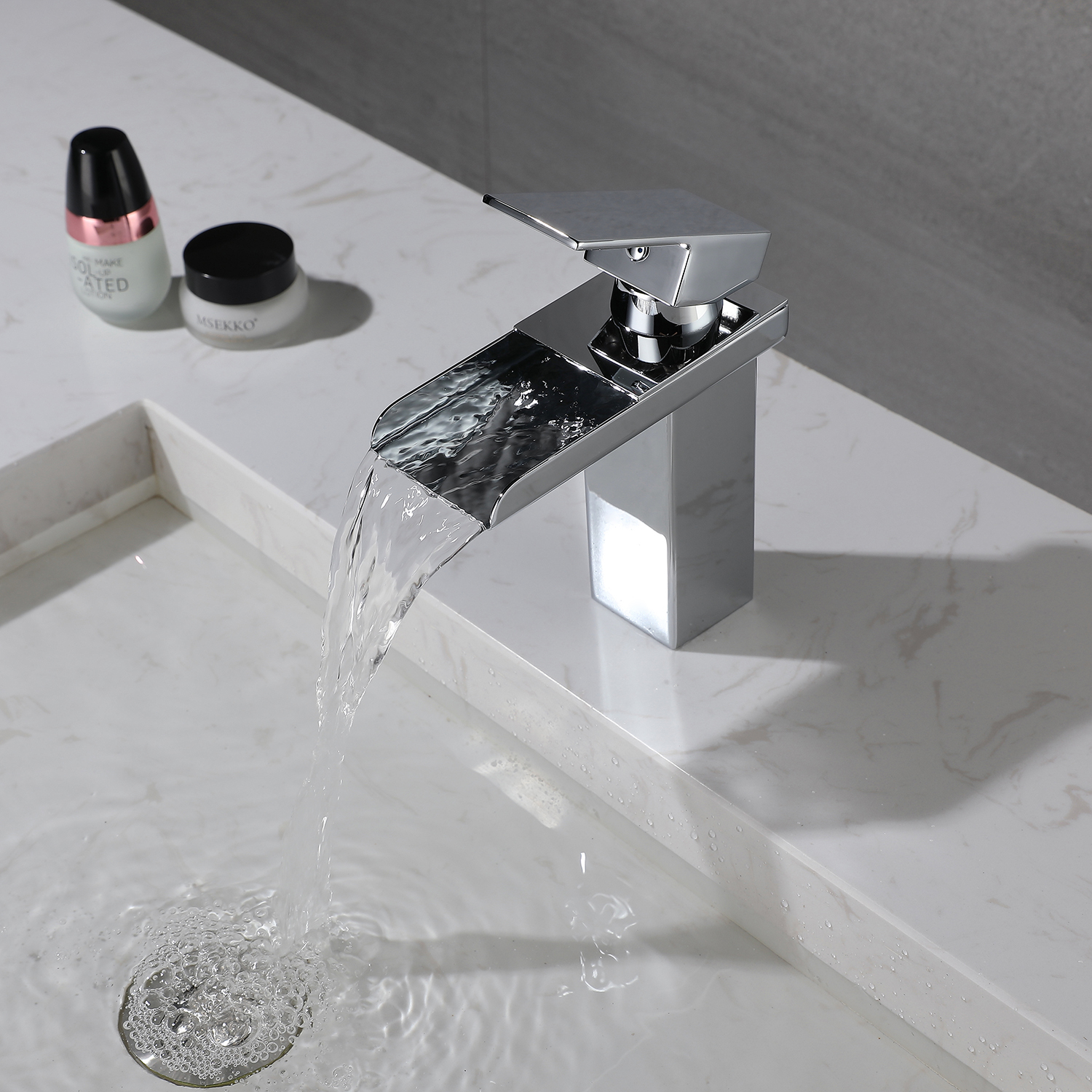 Modern Manufacturer Bathroom Single Handle Chrome Single Hole Waterfall Spout Wash Basin Faucet
