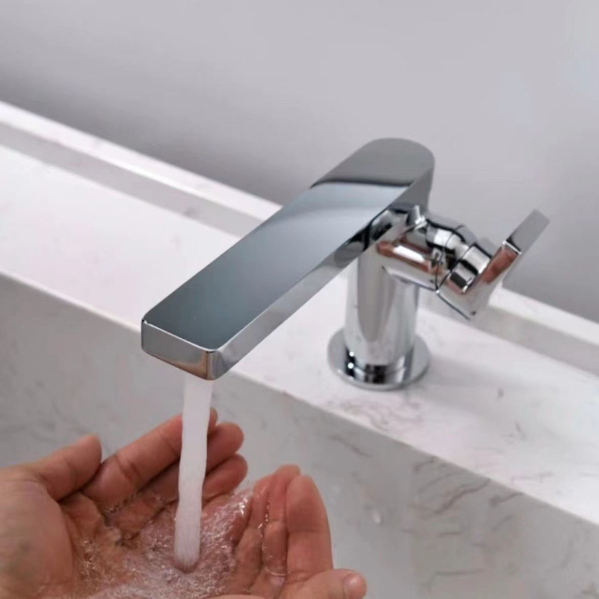 Modern Brass Chrome Bathroom Mixer Tap Deck Mount Single Handle Basin Faucet