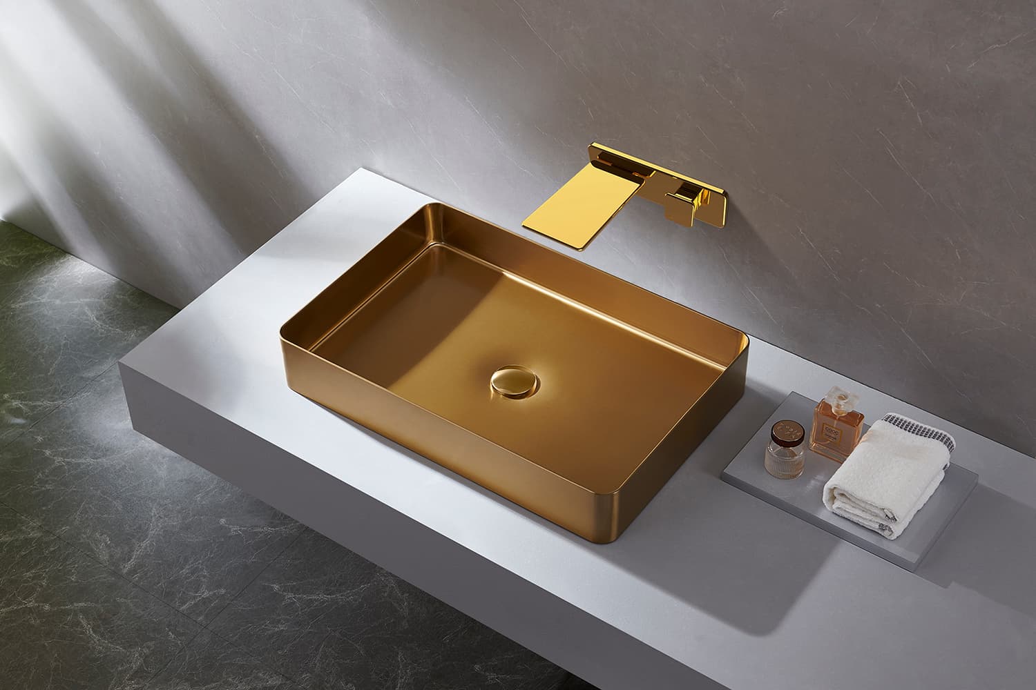 Comparing Stainless Steel and Ceramic Sinks: Durability & Value