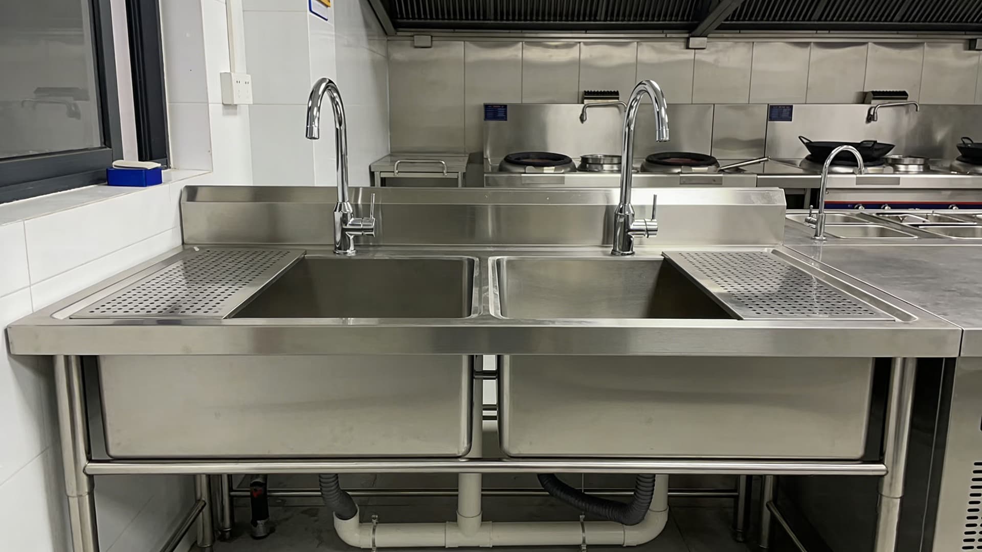 Commercial kitchen sink 6