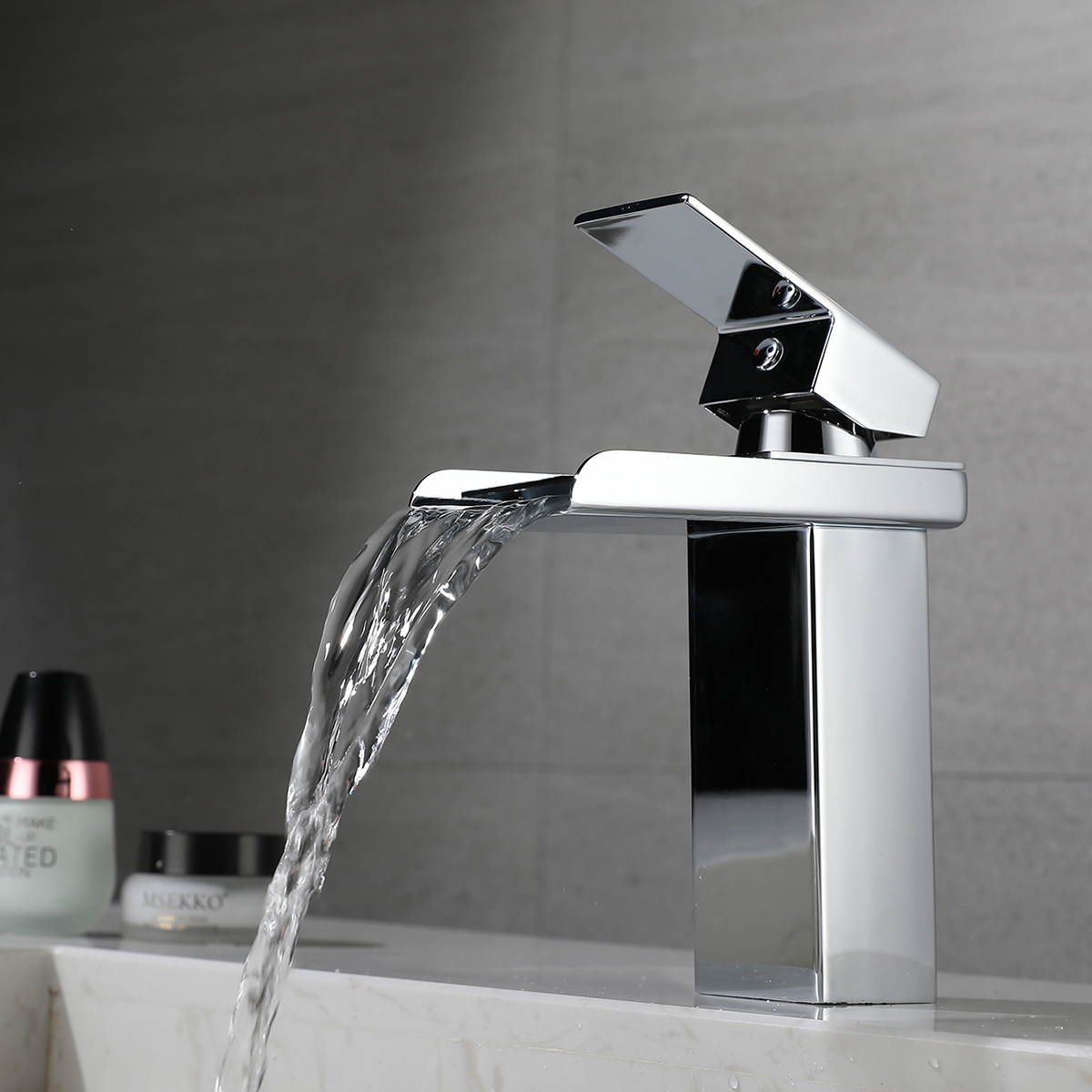 Modern Manufacturer Bathroom Single Handle Chrome Single Hole Waterfall Spout Wash Basin Faucet