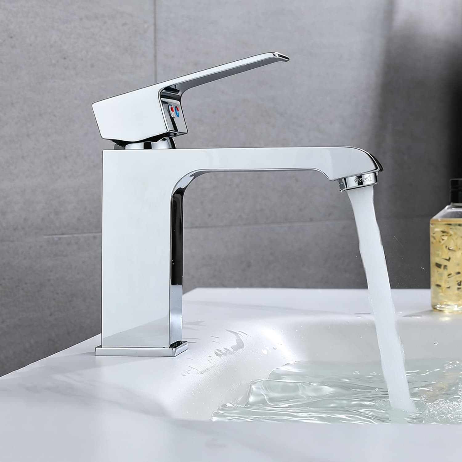brass faucet (2) brass faucet (2)
